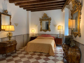 Luxury Apartment in San Marco with Canal View